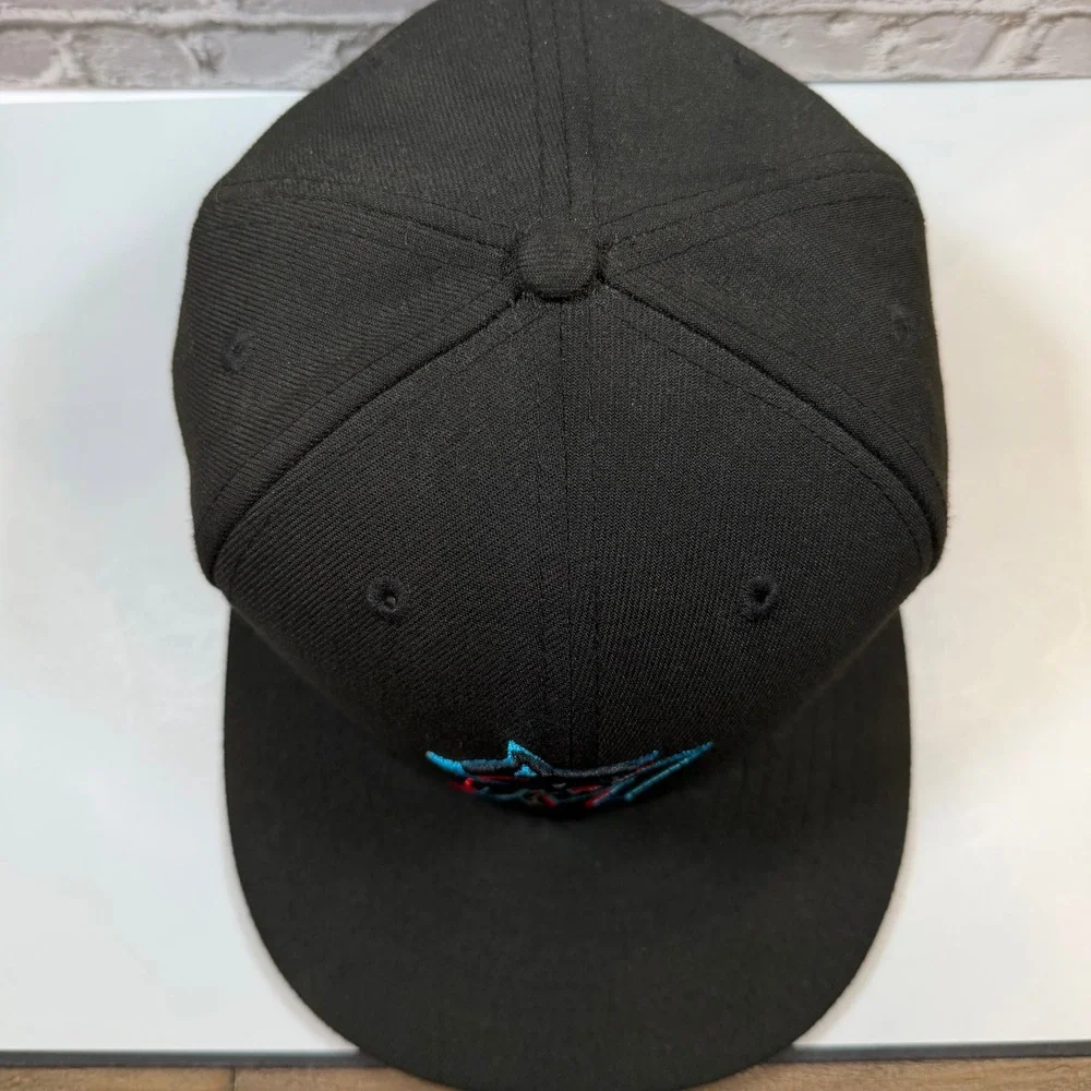 New Era 59FIFTY Miami Marlins Mens 7 3/4 Black Teal Fitted MLB Baseball Hat